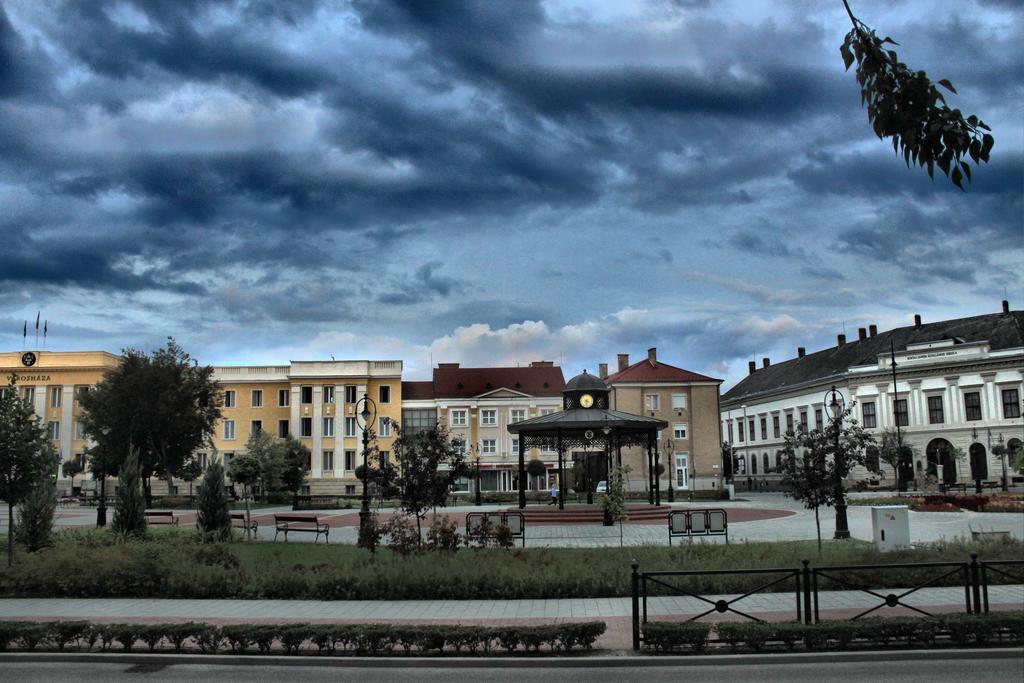 Hotel Central Нагиканиша Екстериор снимка