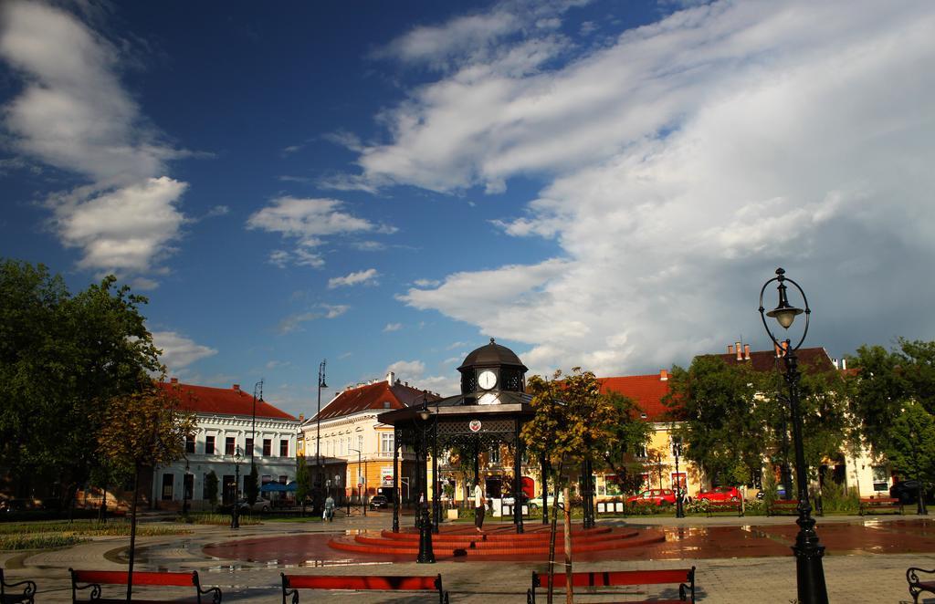 Hotel Central Нагиканиша Екстериор снимка