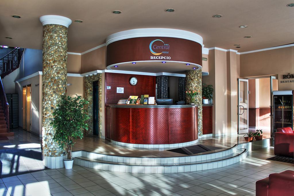Hotel Central Нагиканиша Екстериор снимка